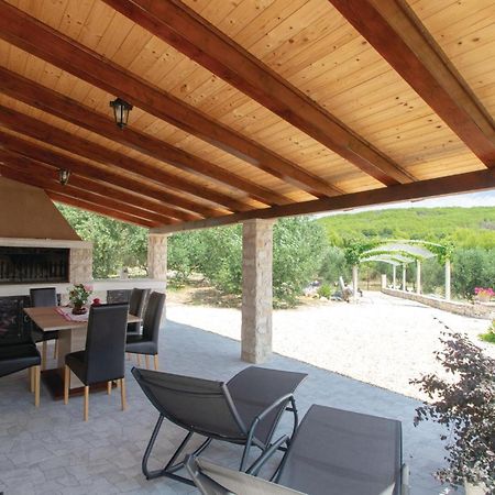 Awesome Home In Smokvica With Kitchen Exterior foto