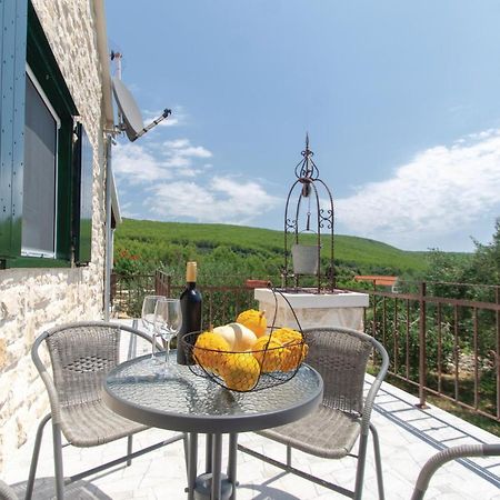 Awesome Home In Smokvica With Kitchen Exterior foto
