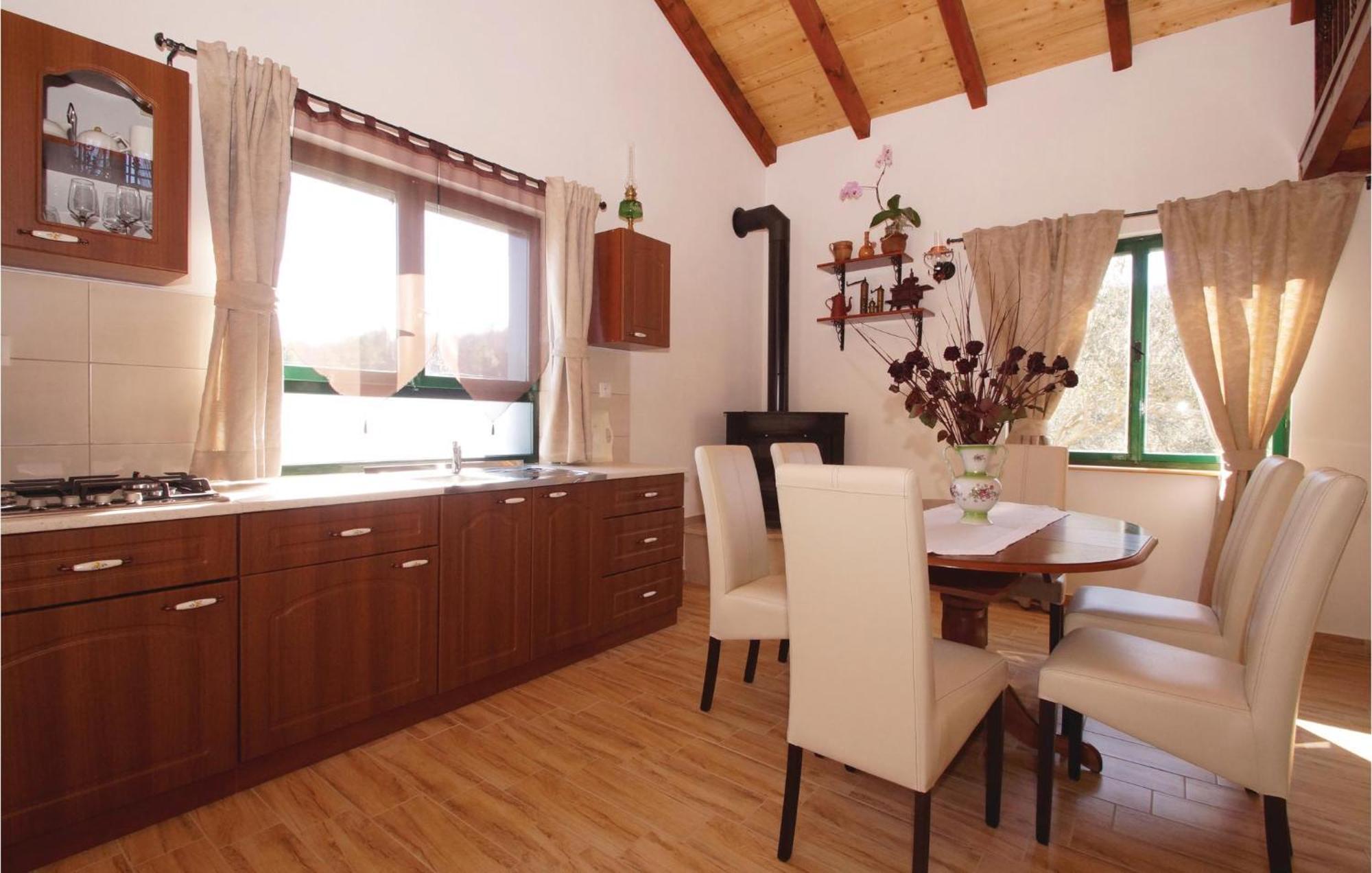 Awesome Home In Smokvica With Kitchen Exterior foto