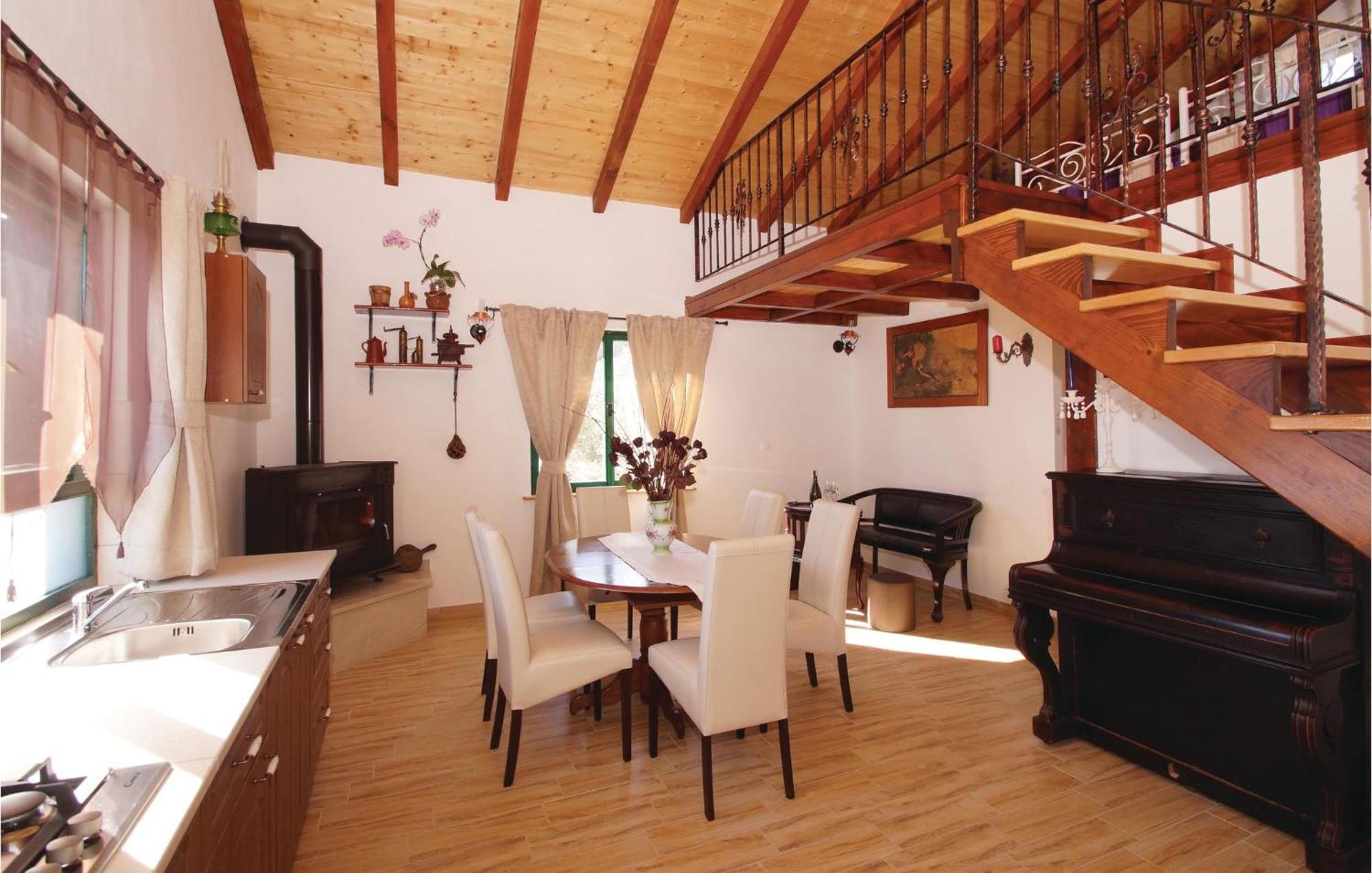 Awesome Home In Smokvica With Kitchen Exterior foto