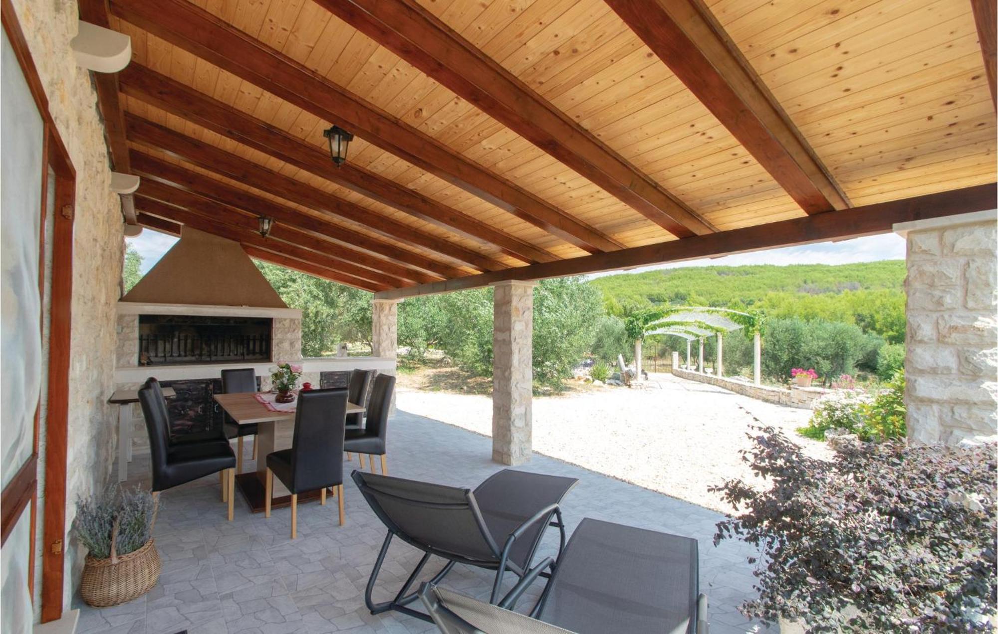 Awesome Home In Smokvica With Kitchen Exterior foto