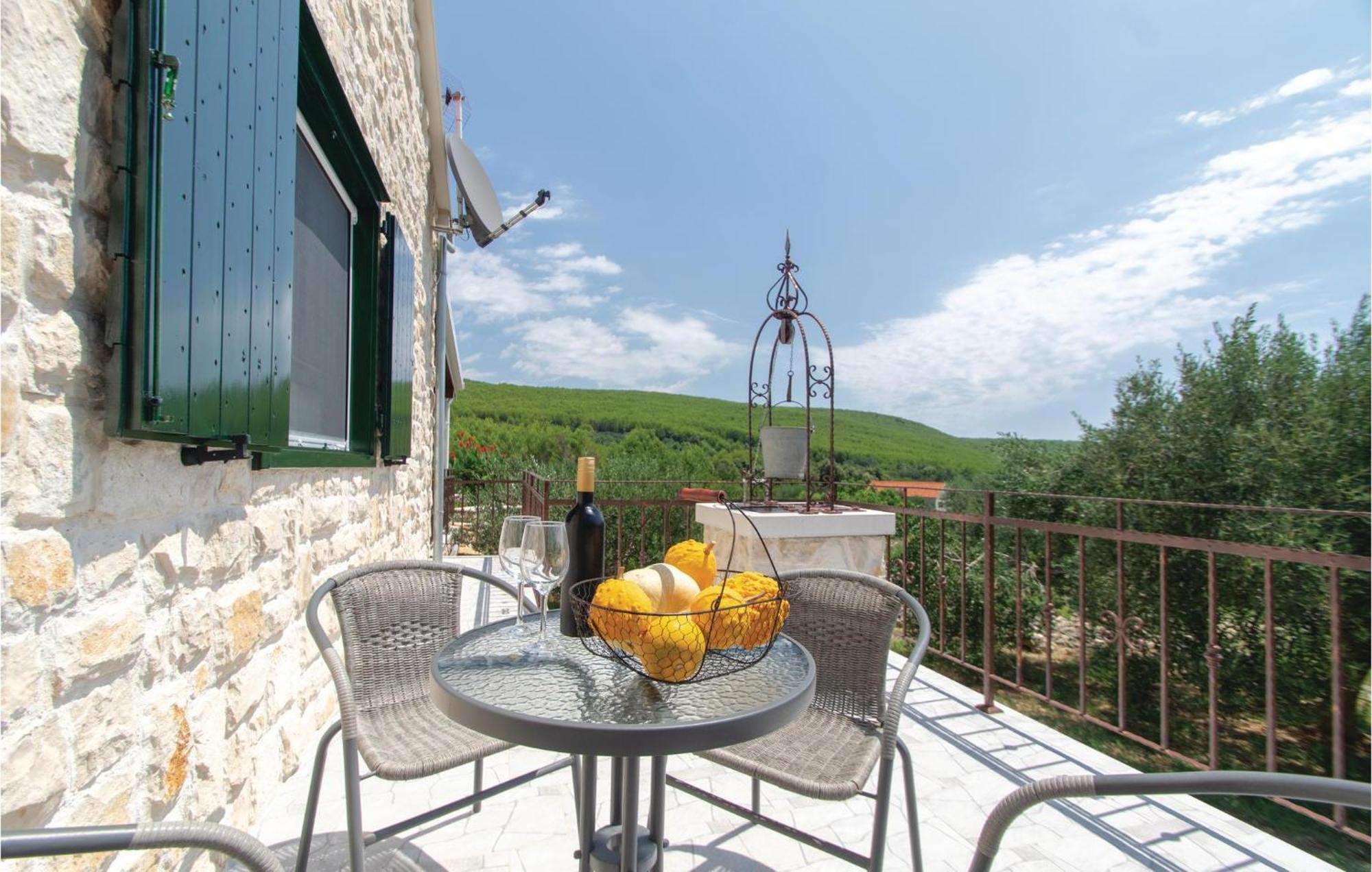 Awesome Home In Smokvica With Kitchen Exterior foto