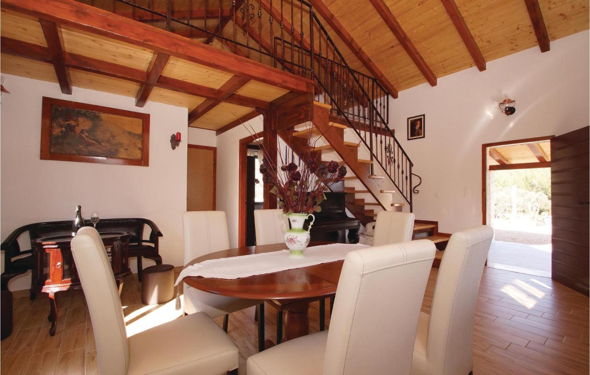 Awesome Home In Smokvica With Kitchen Exterior foto